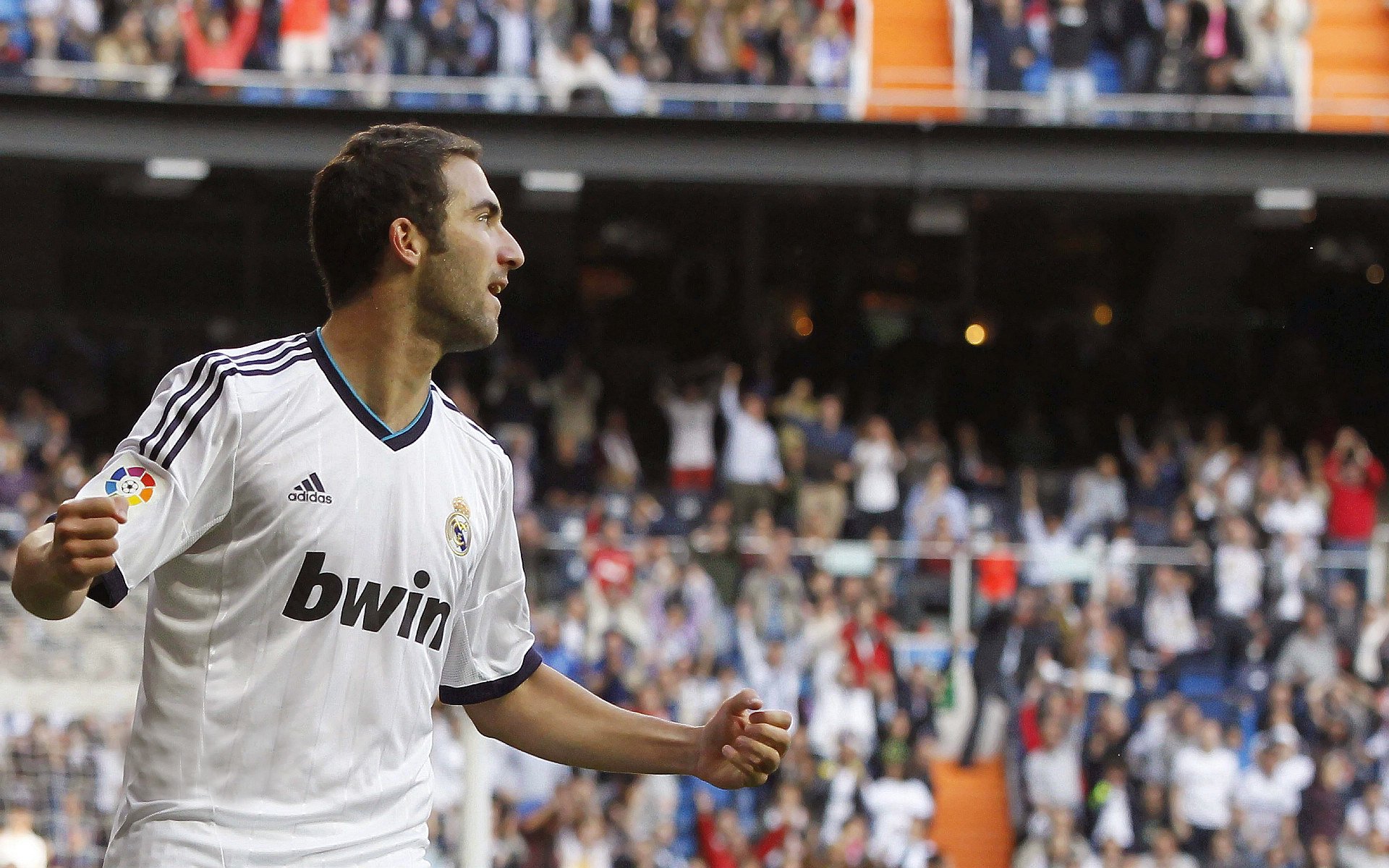 奥斯汀马刺防守表现稳健，奥斯卡马丁内斯